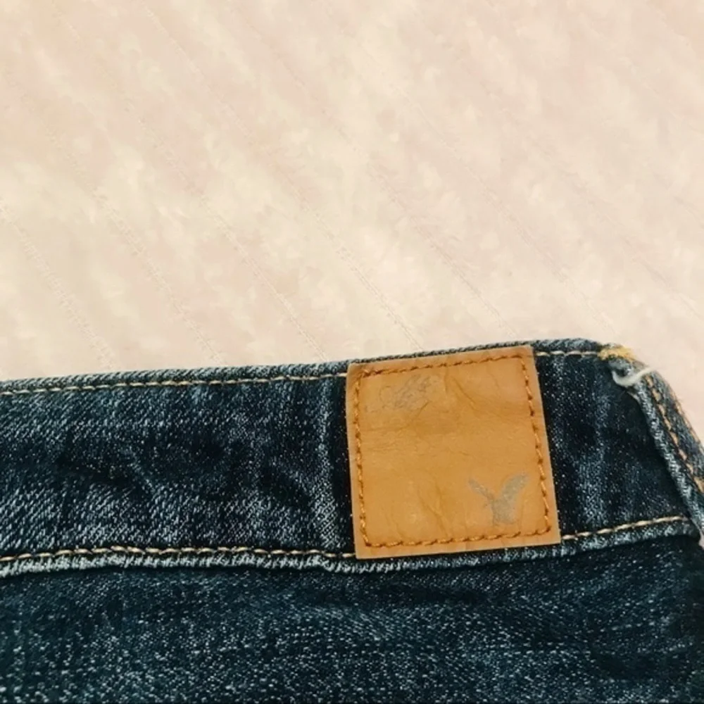 American Eagle Outfitters Boyfriend Distressed Denim Jean Shorts Size 0 25